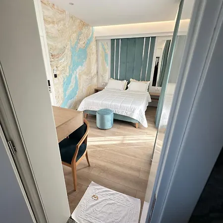 Ilio Boutique Hotel 4*