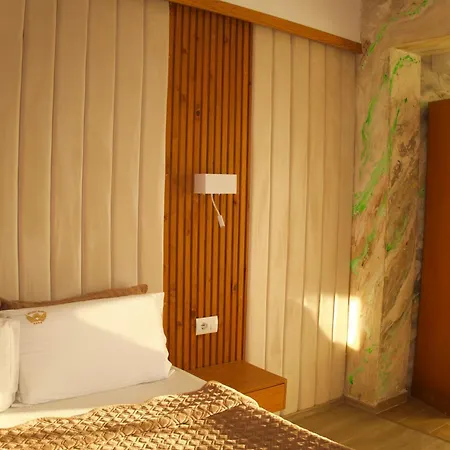 Ilio Boutique Hotel 4*