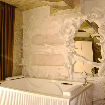 Ilio Boutique Hotel 4*